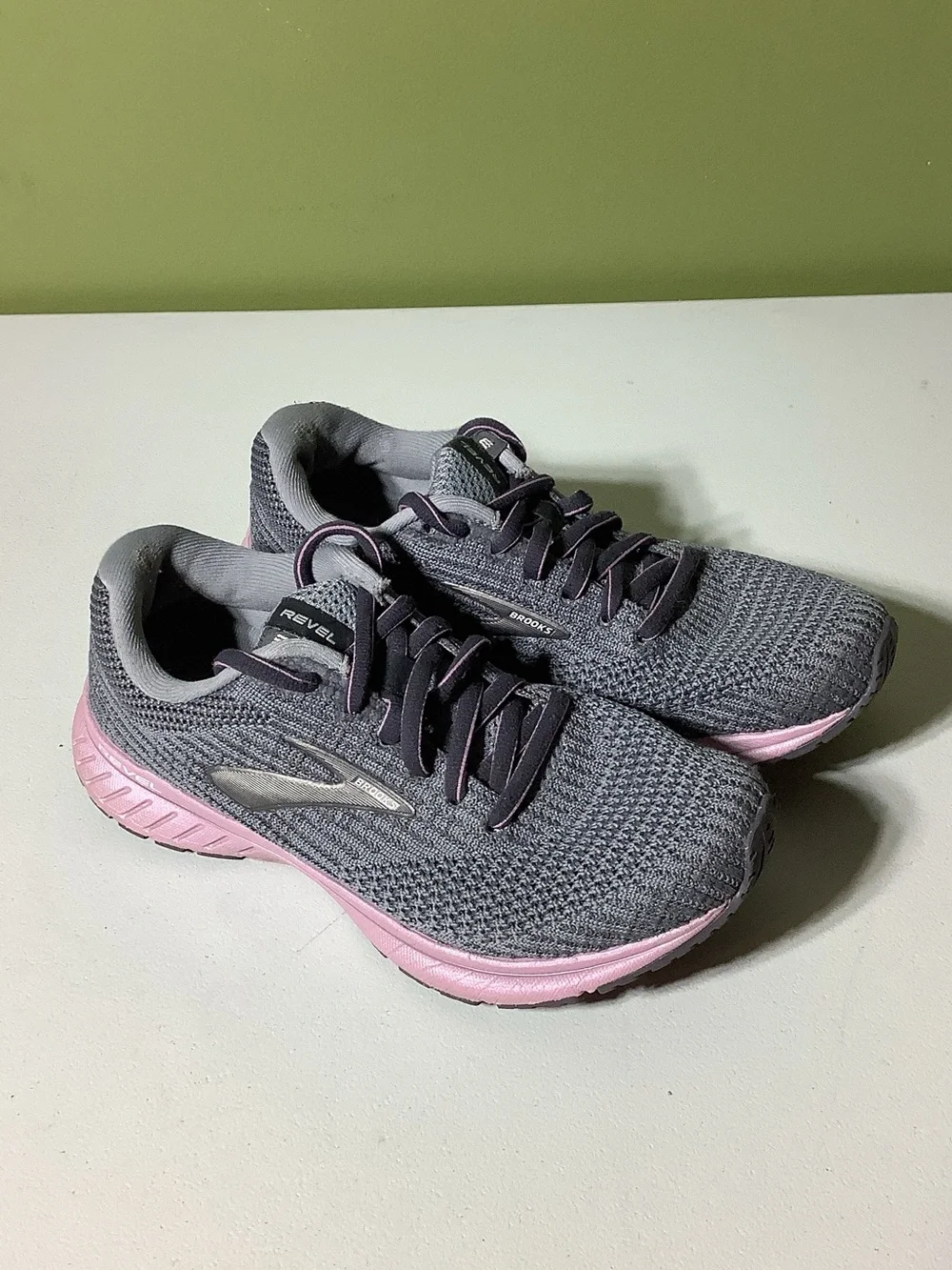 Brooks Revel 3 gray and pink athletic shoes, size 6.5